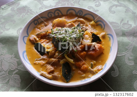 美味しいかぼちゃと鶏肉のシチュー 美味しいかぼちゃと鶏肉のシチュー 132317602