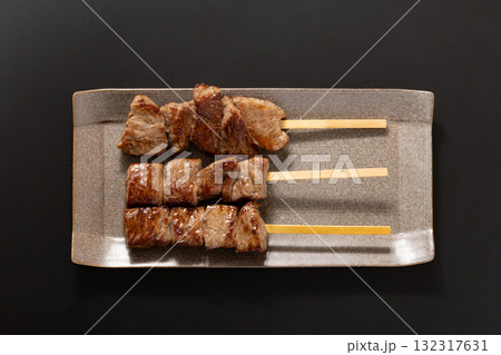 ［国産牛］牛もも肉串（トモサンカク） 132317631