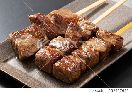 ［国産牛］牛もも肉串（トモサンカク） 132317633