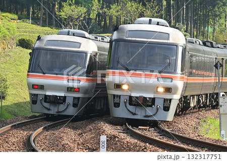 高山本線鷲原信号場を行き交うキハ85 高山本線鷲原信号場を行き交うキハ85 132317751