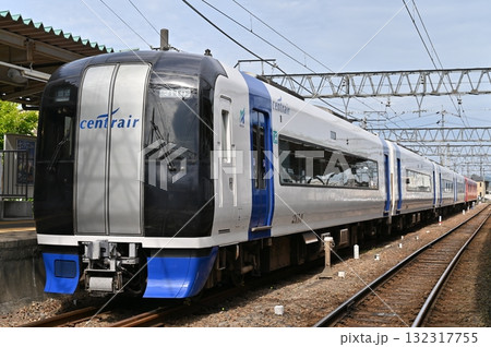 名鉄2000系 三柿野駅停車中ミュースカイと3500系 名鉄2000系 三柿野駅停車中ミュースカイと3500系 132317755