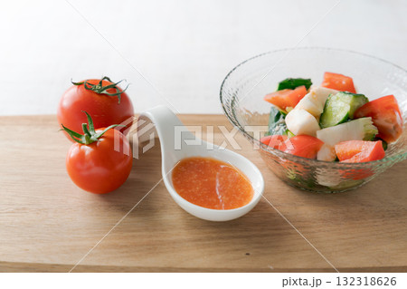 トマトサラダとトマト麹 132318626