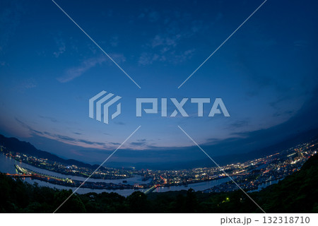 高知県　夕暮れ時の五台山展望台 132318710