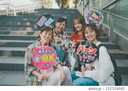 supporting my fave 132319082