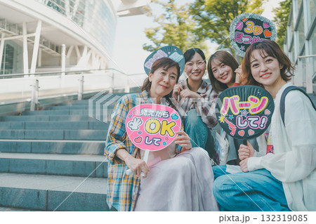 supporting my fave 132319085