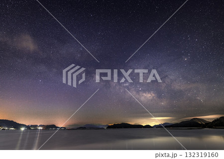 瀬戸内の冬の星景色　昇る天の川とさそり座 132319160