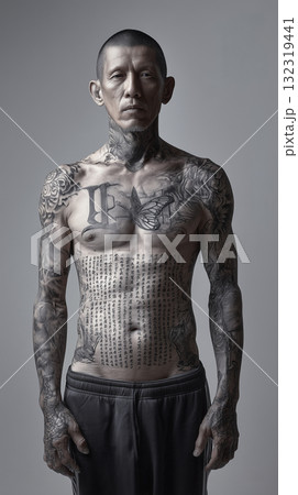 和彫りを入れた反社の男性 和彫りを入れた反社の男性 132319441