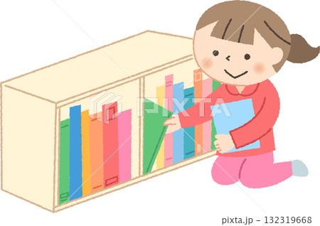 本棚の整理をする子供 本棚の整理をする子供 132319668