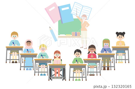 様々な子供が勉強する　教室 132320165