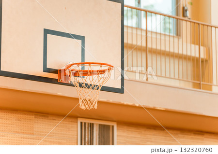 体育館にあるバスケットゴール・バスケットリング・バスケットボード 132320760