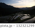 棚田に映る夕日 132321299