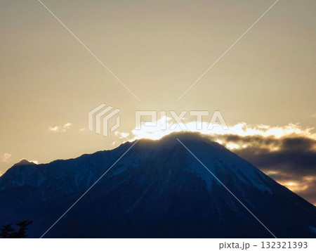 日の出前の大山 132321393