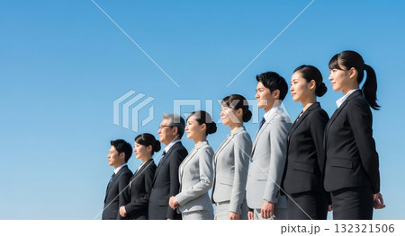 大人数で整列するビジネスパーソン 大人数で整列するビジネスパーソン 132321506