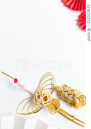 水引の鶴と亀の年賀状背景素材　縦構図 132322633