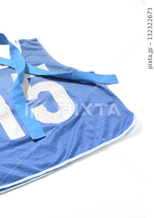 青のゼッケンと青の鉢巻きを白背景で撮影 青のゼッケンと青の鉢巻きを白背景で撮影 132322673