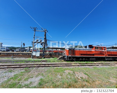ディーゼル機関車 DD51 貨物列車　豊岡駅 132322704