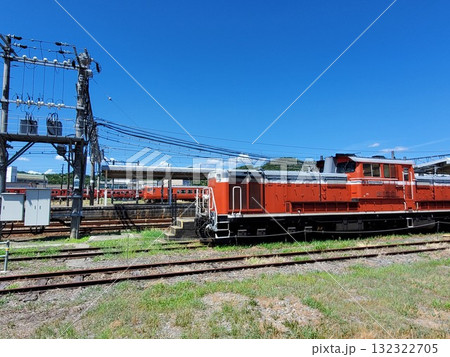 ディーゼル機関車 DD51 貨物列車　豊岡駅 132322705