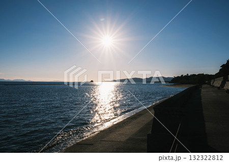 [赤穂海浜公園]美しい夕日が眩しい風景 132322812