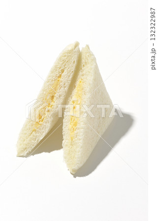 タマゴサンドを白背景で撮影 132322987