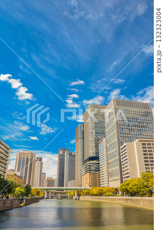 大阪淀屋橋と中ノ島周辺の街並み風景 132323004