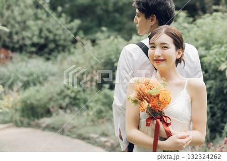庭園でのウェディングフォト 132324262