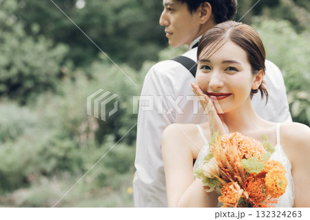 庭園でのウェディングフォト 132324263