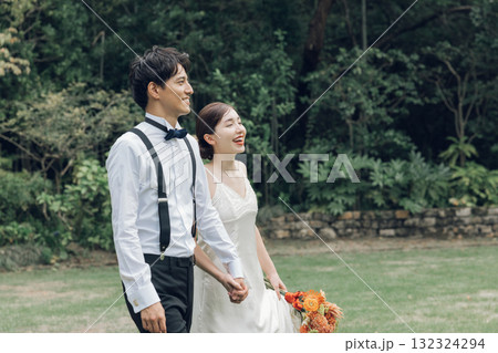 庭園でのウェディングフォト 132324294