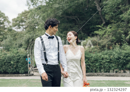 庭園でのウェディングフォト 132324297