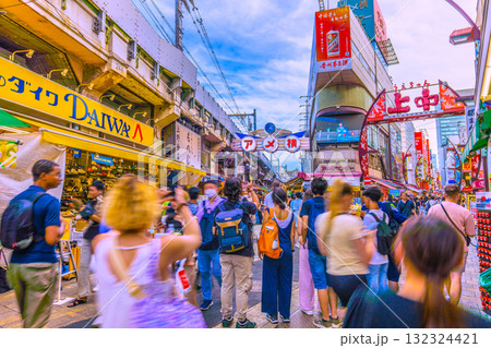 日本の東京都市景観 XFG株…台風一過…インバウンド続く…まるで“異国”外国人観光客らで賑わうアメ横 日本の東京都市景観 XFG株…台風一過…インバウンド続く…まるで“異国”外国人観光客らで賑わうアメ横 132324421