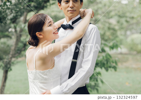 庭園でのウェディングフォト 132324597