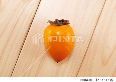 美味しそうに筆柿 美味しそうに筆柿 132324730