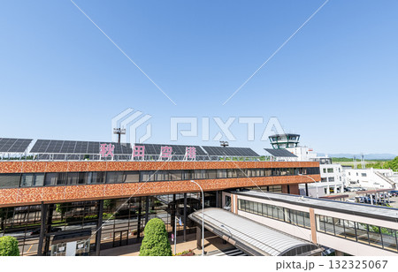 秋田県秋田市 晴天の秋田空港 秋田県秋田市 晴天の秋田空港 132325067