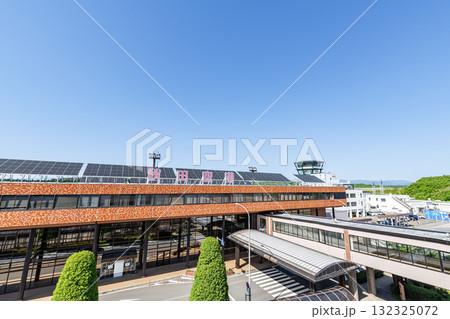 秋田県秋田市　晴天の秋田空港 132325072