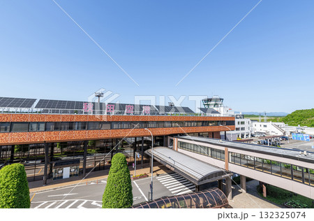 秋田県秋田市 晴天の秋田空港 秋田県秋田市 晴天の秋田空港 132325074