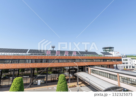 秋田県秋田市 晴天の秋田空港 秋田県秋田市 晴天の秋田空港 132325075