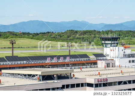 秋田県秋田市 晴天の秋田空港 秋田県秋田市 晴天の秋田空港 132325077
