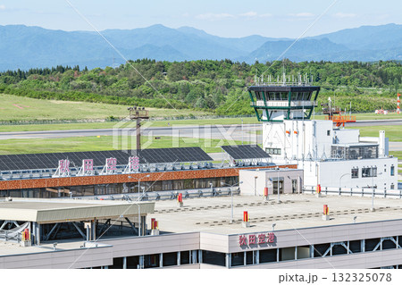 秋田県秋田市 晴天の秋田空港 秋田県秋田市 晴天の秋田空港 132325078