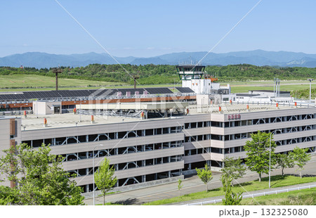 秋田県秋田市 晴天の秋田空港 秋田県秋田市 晴天の秋田空港 132325080
