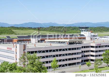 秋田県秋田市 晴天の秋田空港 秋田県秋田市 晴天の秋田空港 132325081