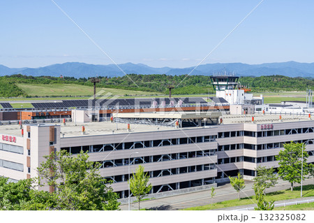 秋田県秋田市 晴天の秋田空港 秋田県秋田市 晴天の秋田空港 132325082