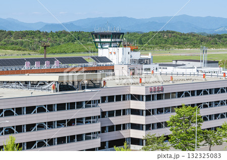 秋田県秋田市　晴天の秋田空港 132325083