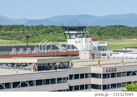秋田県秋田市 晴天の秋田空港 秋田県秋田市 晴天の秋田空港 132325084