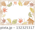 紅葉した落ち葉の長方形フレーム　淡いくすみカラーの手描き水彩風ベクターイラスト 132325317