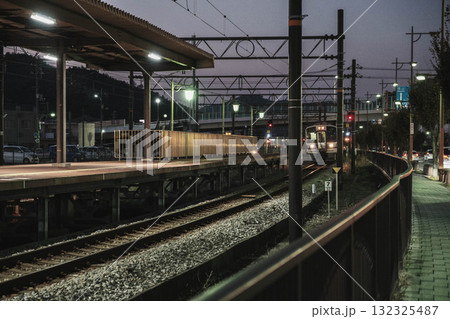 [岡山県宇野エリア]田舎町の駅の風景 132325487