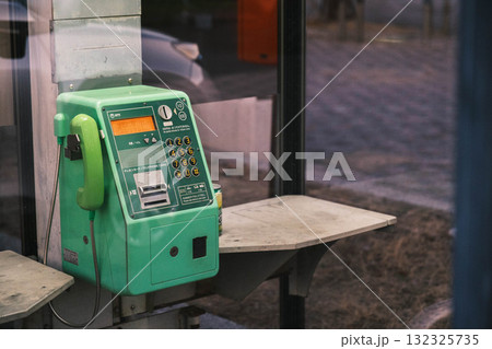 [岡山県宇野エリア]レトロな公衆電話 132325735