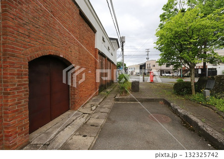 秋田　五城目　丸ポストのある風景（福禄寿酒造前） 132325742