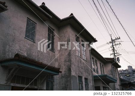 [岡山県宇野エリア]ノスタルジックな雰囲気が漂う建物 132325766