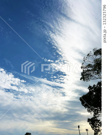 青空と白い雲 青空と白い雲 132325796