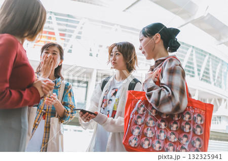 supporting my fave supporting my fave 132325941