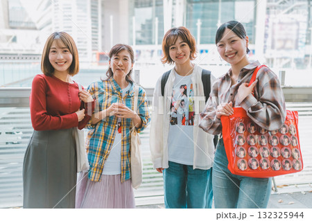 supporting my fave supporting my fave 132325944